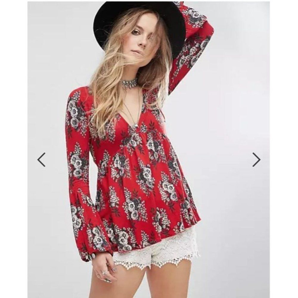 Free People Womens Size XS Red Floral Boho Speak Easy‎ Blouse V-Neck Whisigoth